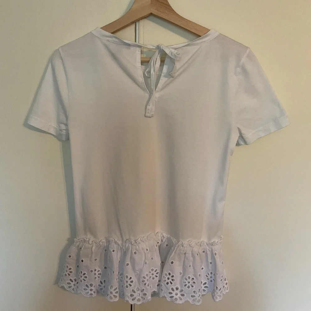 J. Crew White Tie-back, Eyelet Ruffle Tee Coquette Preppy Shirt Size XXS.